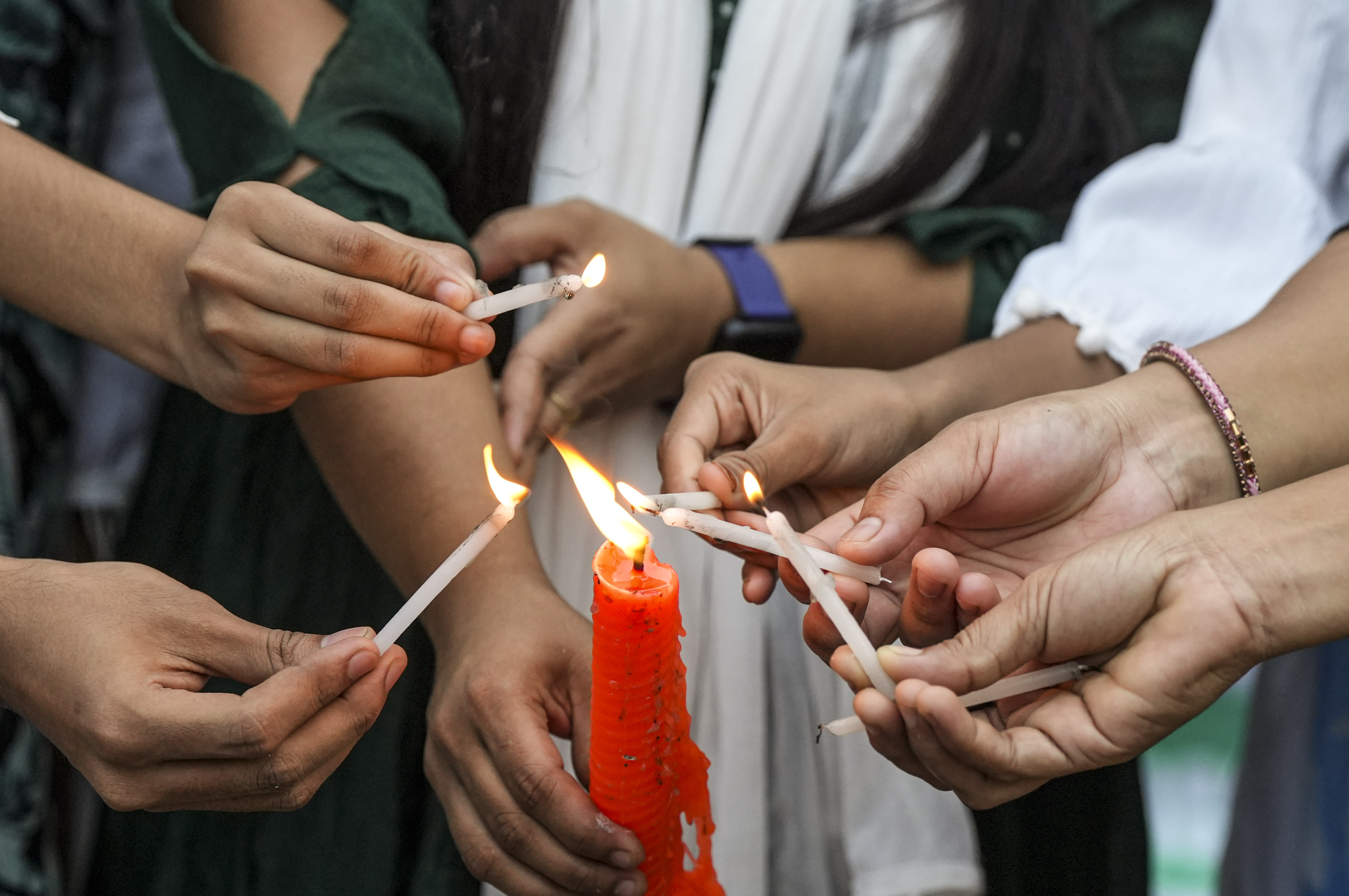 https://salarnews.in/public/uploads/images/newsimages/maannewsimage07082024_230555_kolkata prayers.jpg